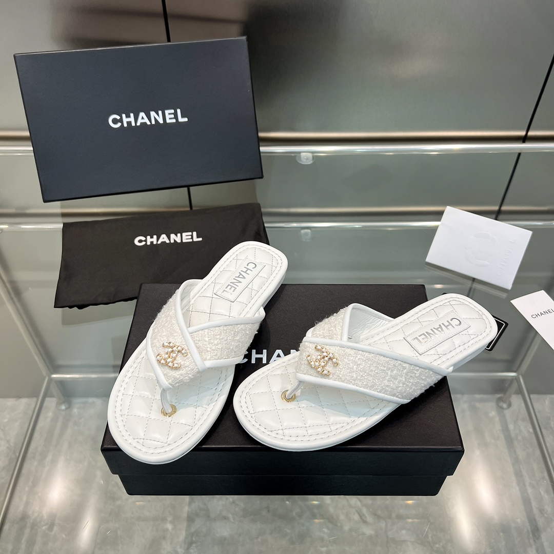 Chanel Women's Rhombus Slippers C91604