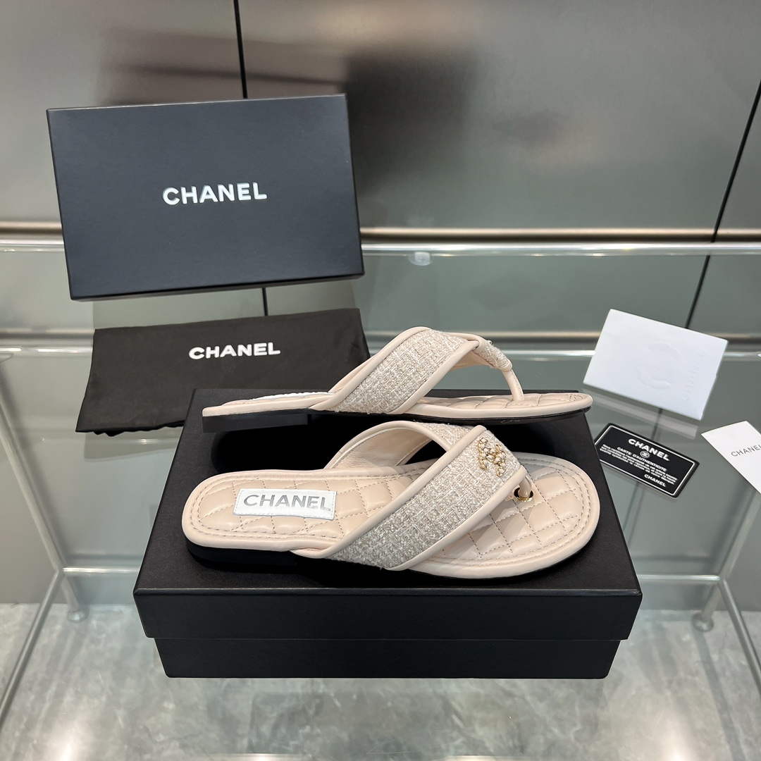 Chanel Women's Rhombus Slippers C91605