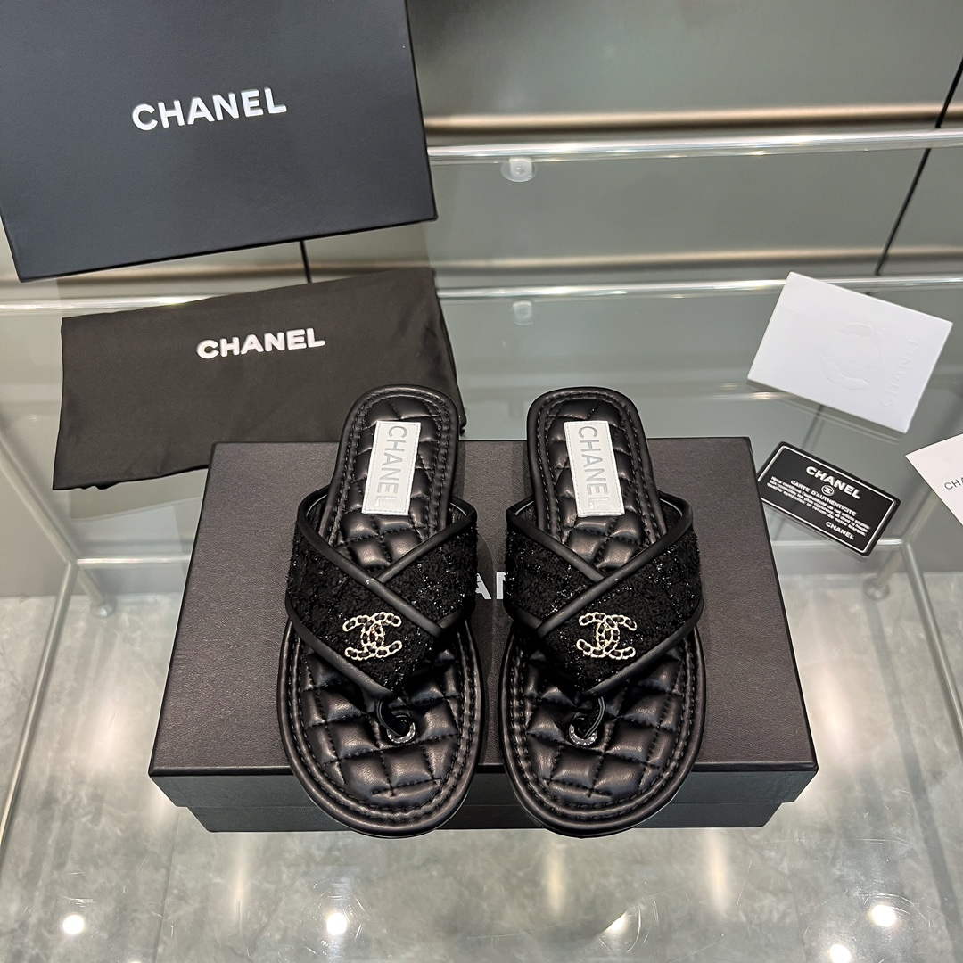 Chanel Women's Rhombus Slippers C91606