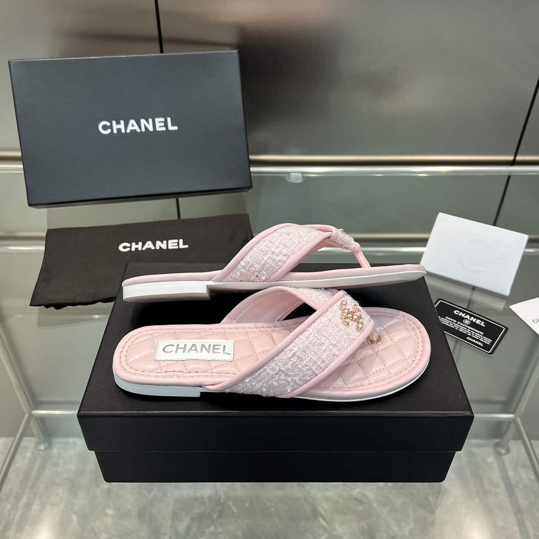 Chanel Women's Rhombus Slippers C91607