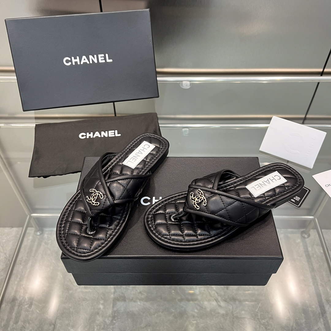 Chanel Women's Rhombus Slippers C91609