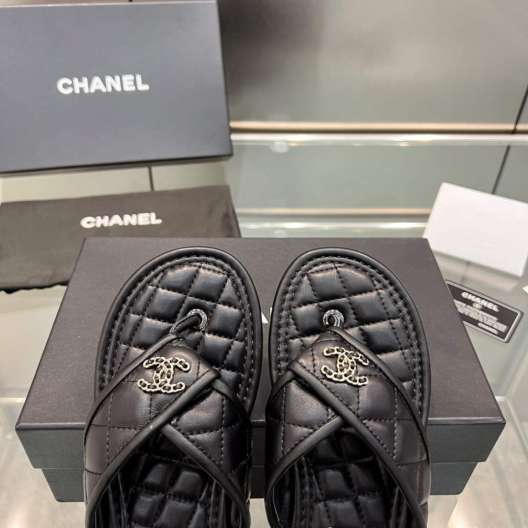 Chanel Women's Rhombus Slippers C91609