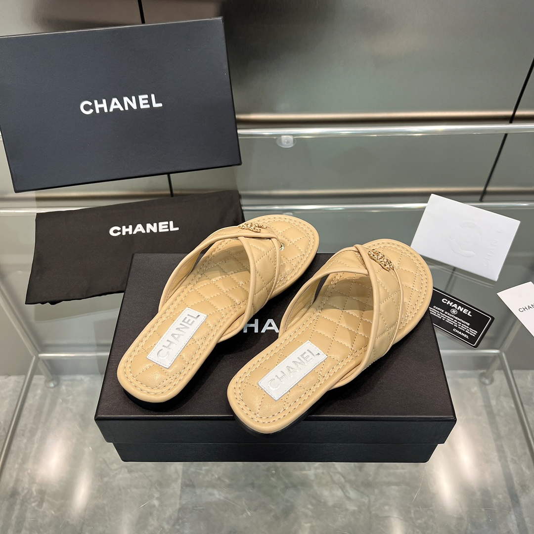 Chanel Women's Rhombus Slippers C91610