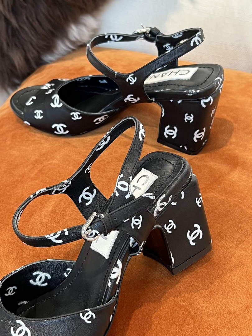 Chanel Women's Sandals G38969 Printed Lambskin Black White C90241 - 35 / 35mm - View 5