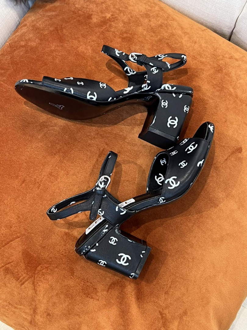 Chanel Women's Sandals G38969 Printed Lambskin Black White C90241 - 35 / 35mm - View 6