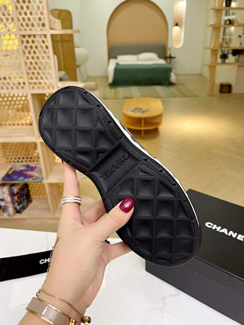Chanel Women's Sneaker Designer Chanel Tennis Shoes C90100