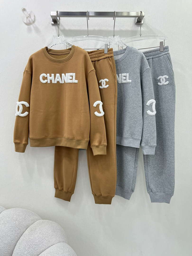 Chanel Women's Tracksuit Casual sports suit Clothing C33003