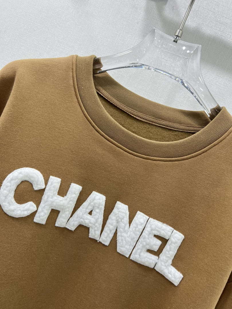 Chanel Women's Tracksuit Casual sports suit Clothing C33003