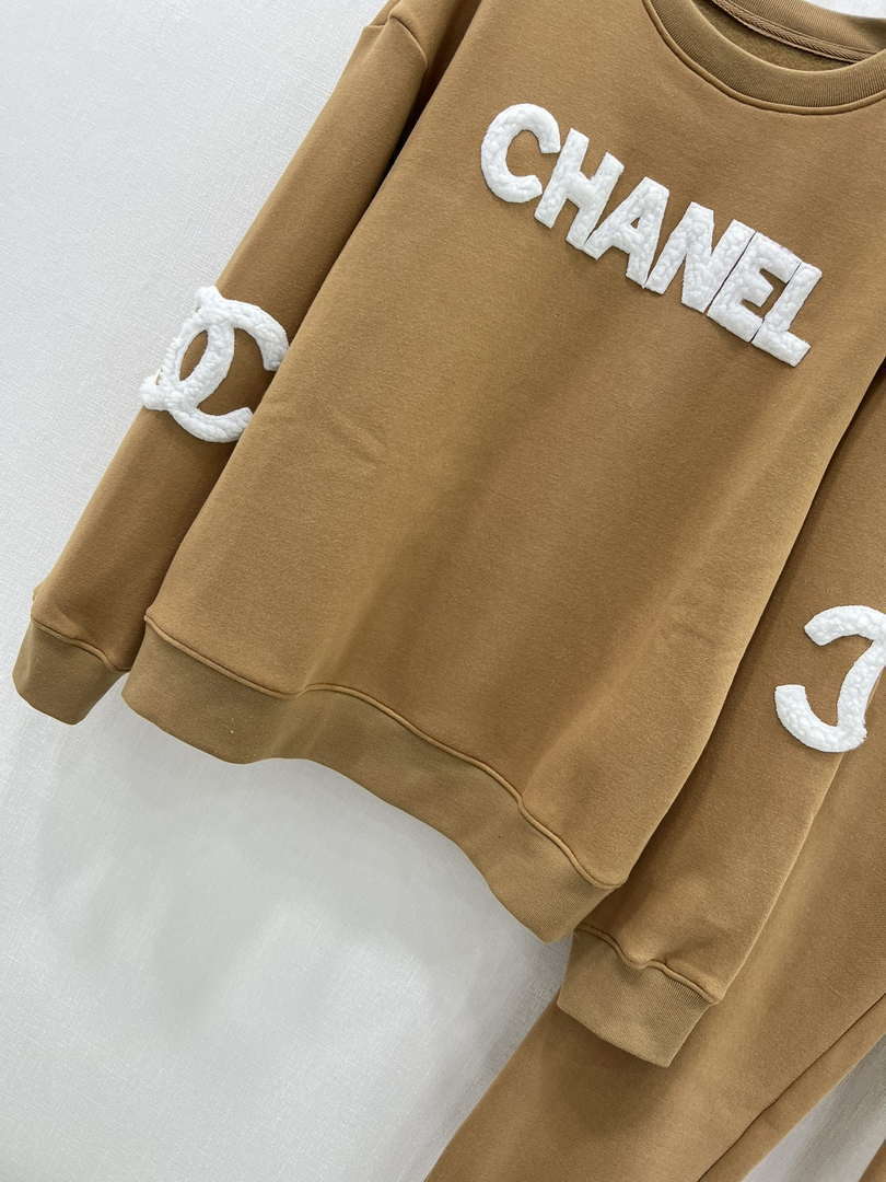 Chanel Women's Tracksuit Casual sports suit Clothing C33003