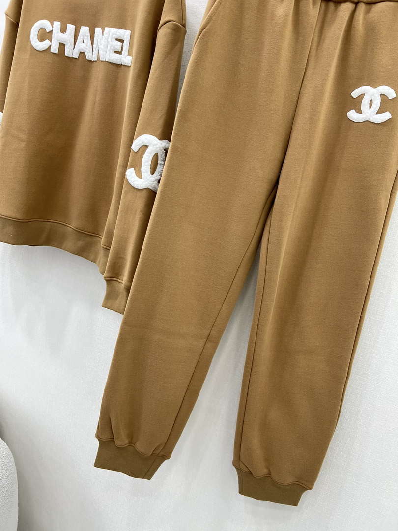 Chanel Women's Tracksuit Casual sports suit Clothing C33003