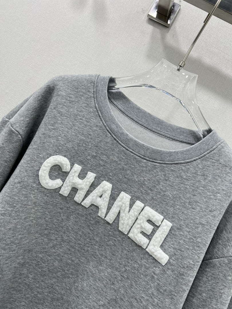Chanel Women's Tracksuit Casual sports suit Clothing C33004