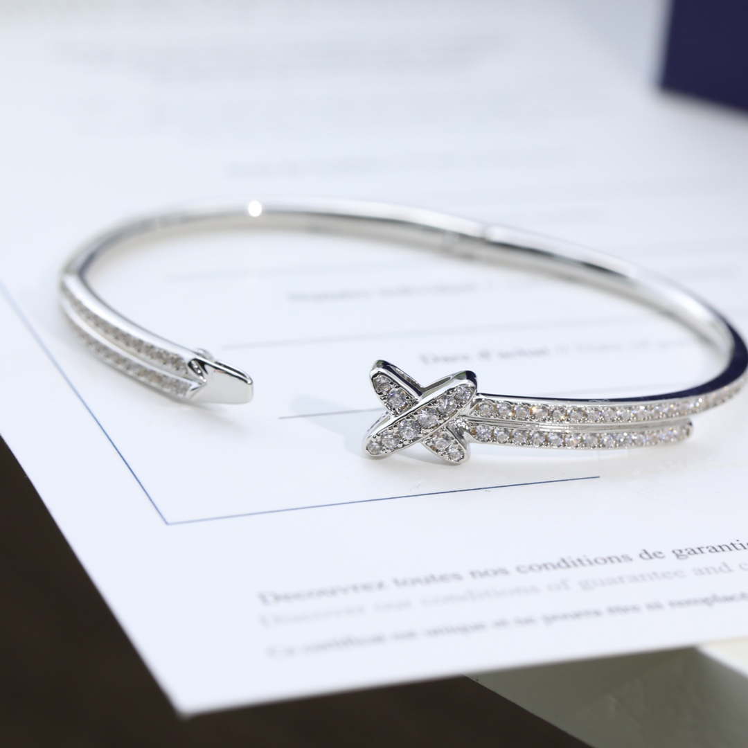 Chaumet 081798 Jeux de Liens Bracelet With Diamonds C083465