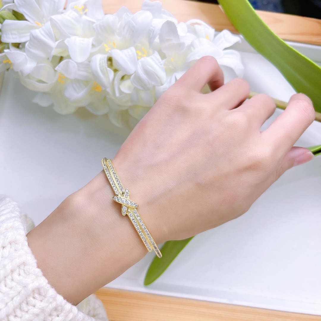 Chaumet 081798 Jeux de Liens Bracelet With Diamonds C083465