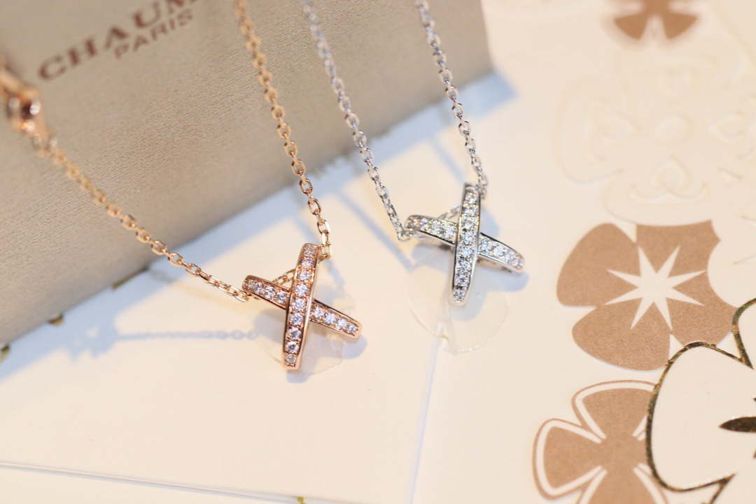 Chaumet 082216 Jeux de Liens Pendant Diamonds - White Gold - View 1