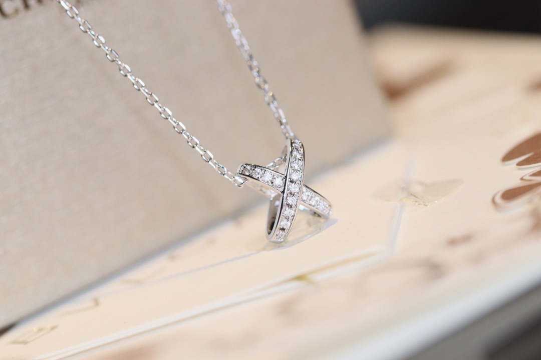 Chaumet 082216 Jeux de Liens Pendant Diamonds