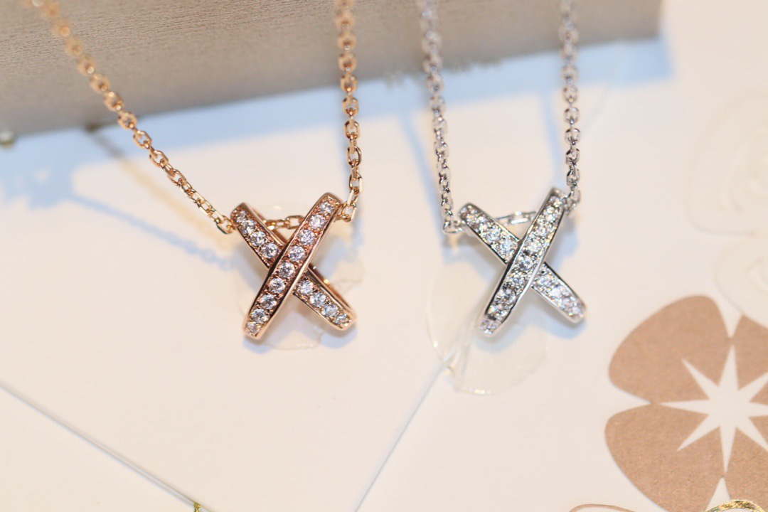 Chaumet 082216 Jeux de Liens Pendant Diamonds