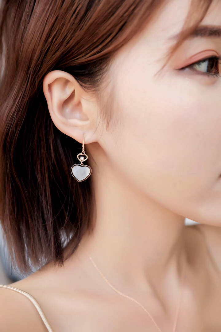Chopard 2563CH083469 Rose Gold Earrings With Mother Of Pearl And Diamonds Heart C80019