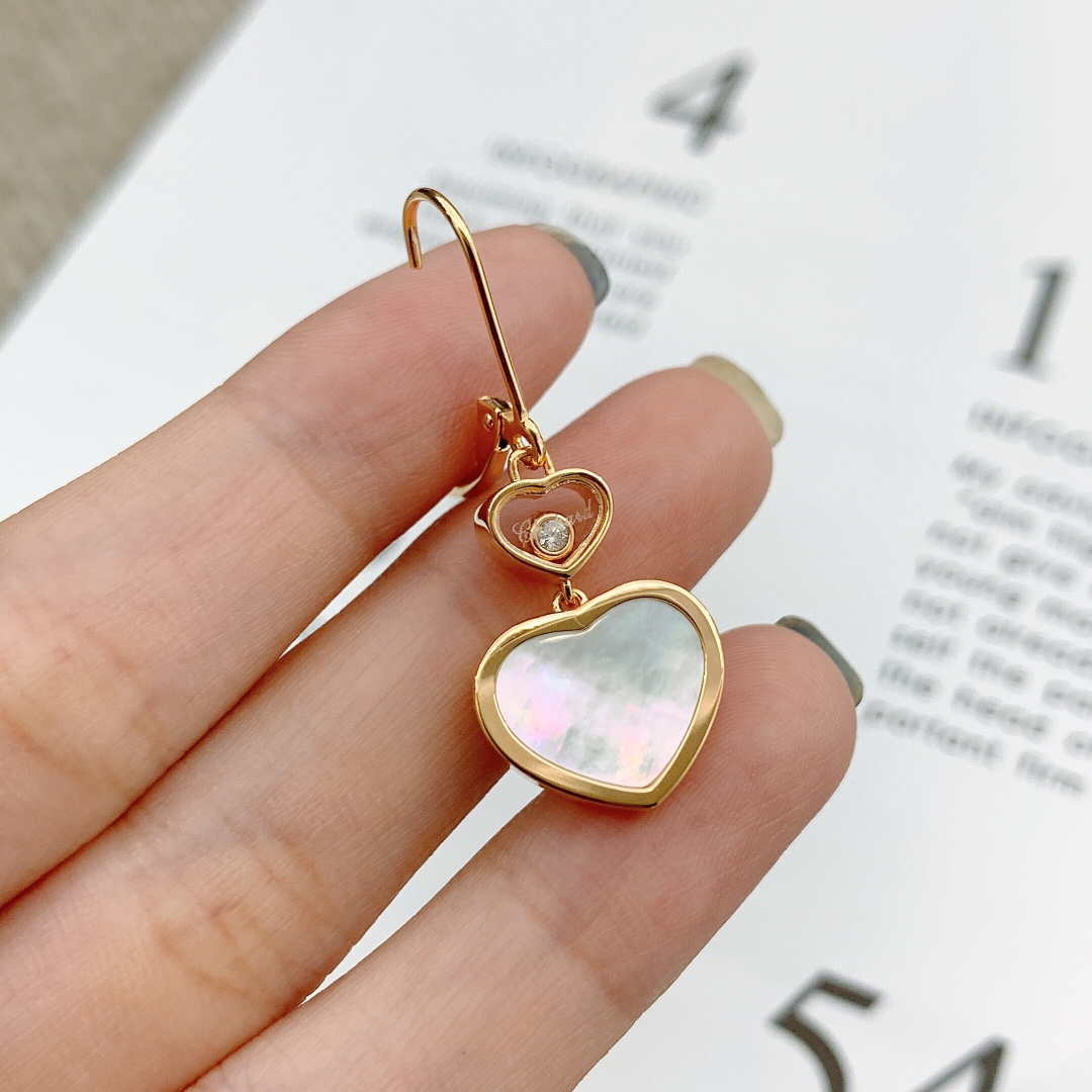 Chopard 2563CH083469 Rose Gold Earrings With Mother Of Pearl And Diamonds Heart C80019