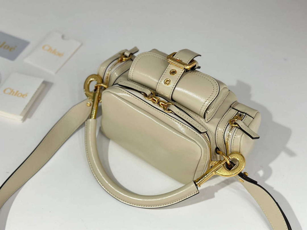 Chlo¨¦ CHC24AS534N8324Q Small Camera Bag In Shiny Leather Sweet Beige
