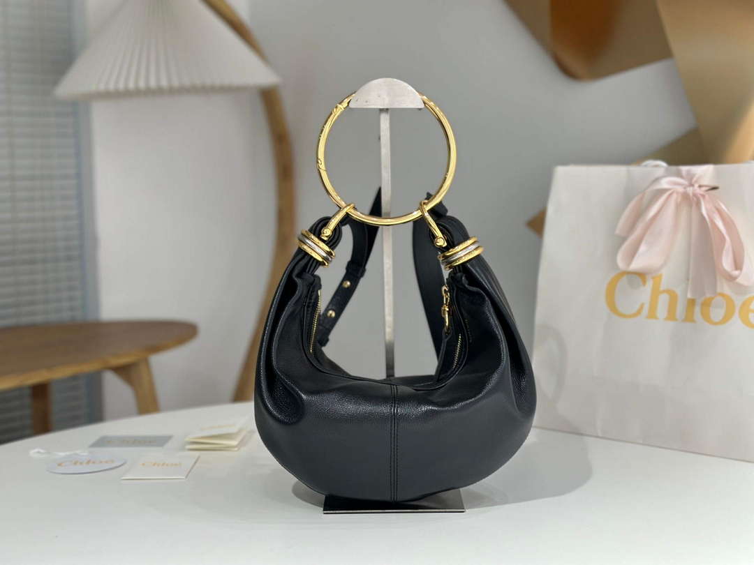 Chlo¨¦ CHC24AS611N72001 Small Bracelet Hobo bag in grained leather Black