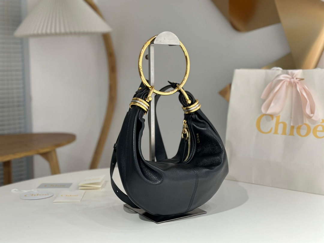 Chlo¨¦ CHC24AS611N72001 Small Bracelet Hobo bag in grained leather Black