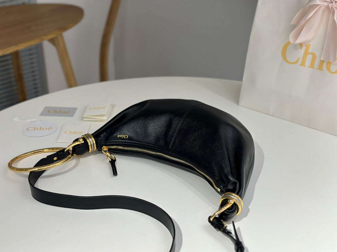 Chlo¨¦ CHC24AS611N72001 Small Bracelet Hobo bag in grained leather Black