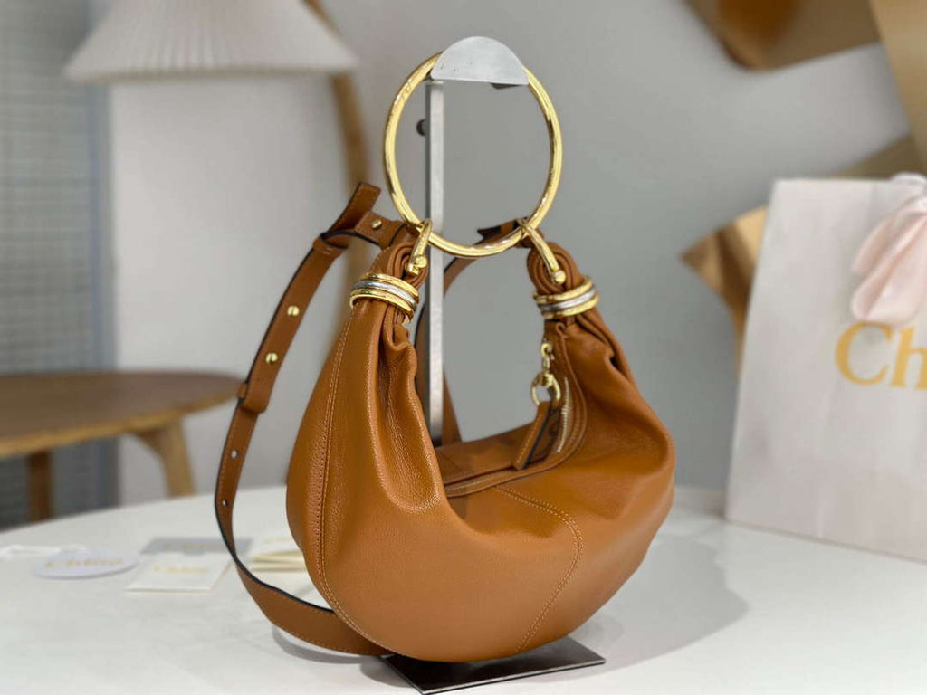 Chlo¨¦ CHC24AS611N7226M Small Bracelet Hobo bag in grained leather Clay Brown