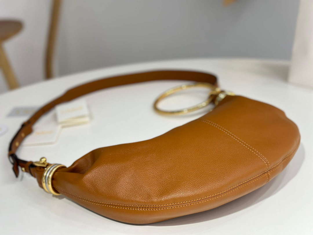 Chlo¨¦ CHC24AS611N7226M Small Bracelet Hobo bag in grained leather Clay Brown