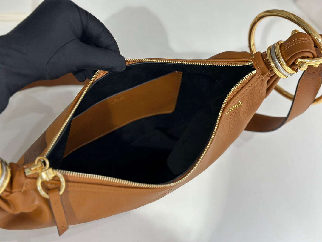 Chlo¨¦ CHC24AS611N7226M Small Bracelet Hobo bag in grained leather Clay Brown
