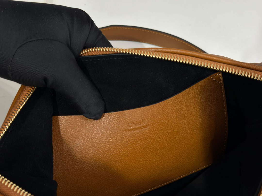 Chlo¨¦ CHC24AS611N7226M Small Bracelet Hobo bag in grained leather Clay Brown