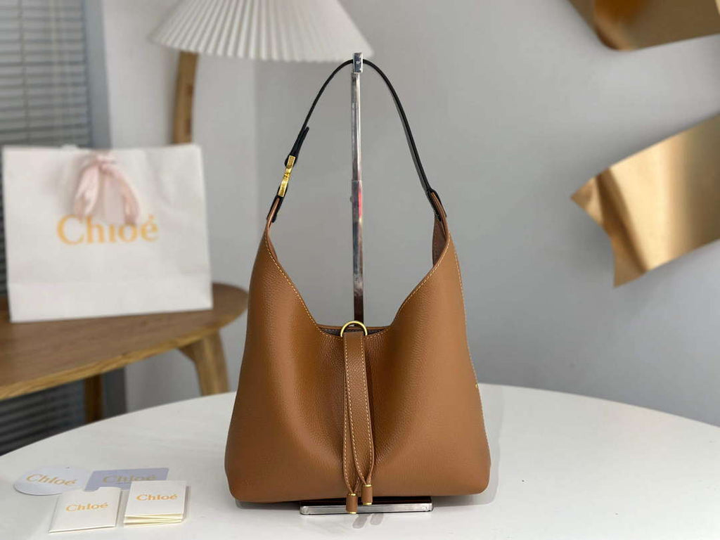 Chlo¨¦ CHC24AS629I3125M Small Marcie Hobo Bag in grained leather Tan