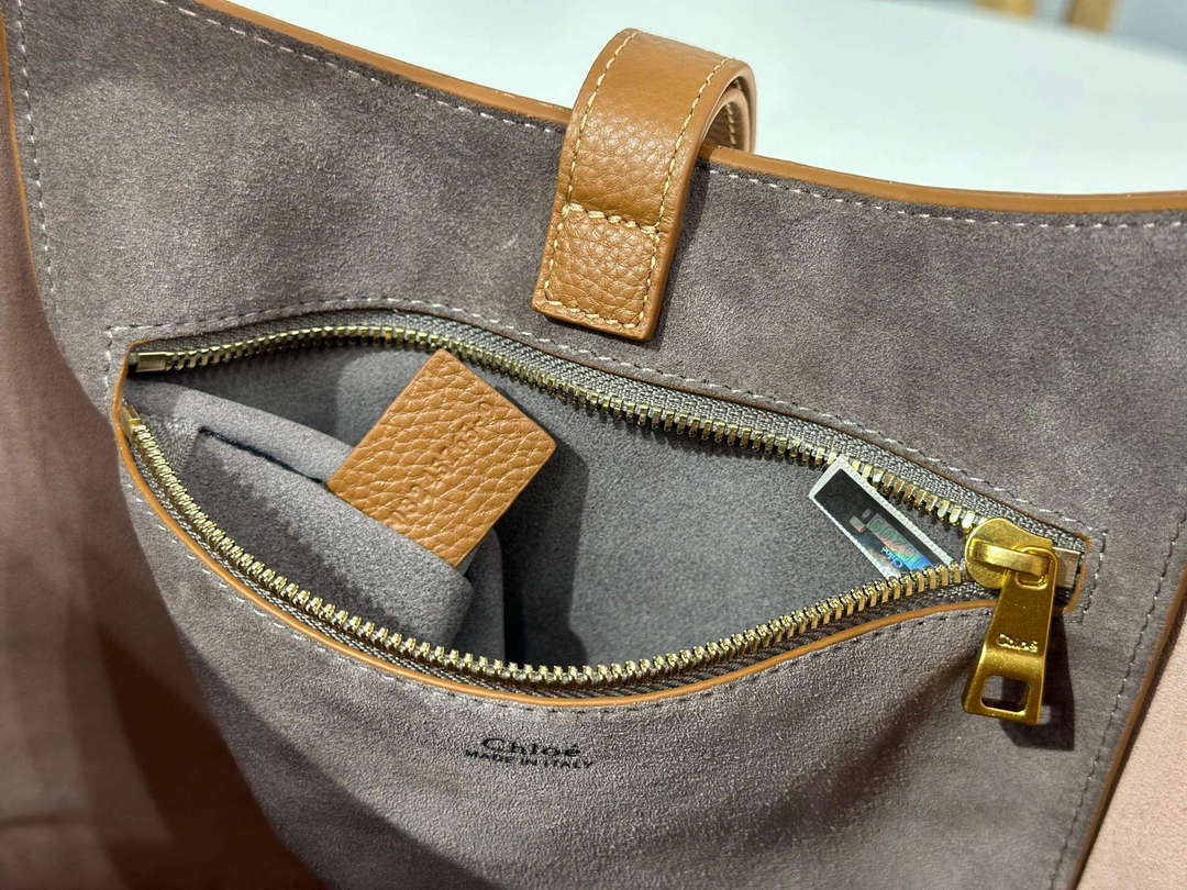 Chlo¨¦ CHC24AS629I3125M Small Marcie Hobo Bag in grained leather Tan