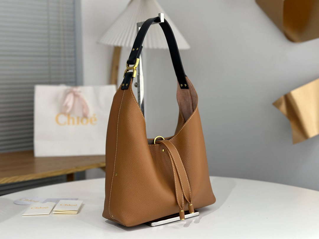 Chlo¨¦ CHC24AS629I3125M Small Marcie Hobo Bag in grained leather Tan