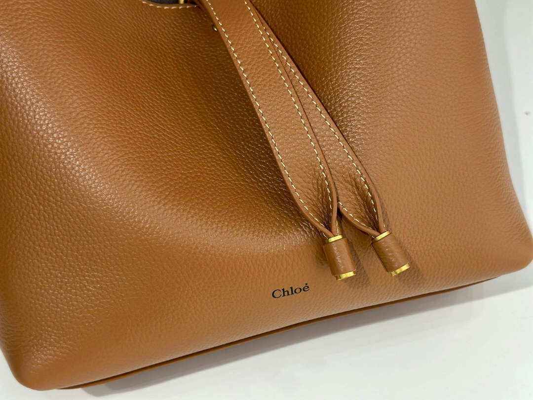 Chlo¨¦ CHC24AS629I3125M Small Marcie Hobo Bag in grained leather Tan