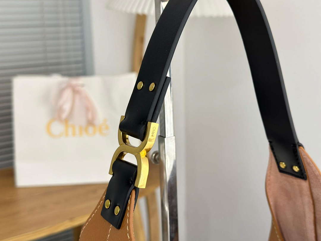 Chlo¨¦ CHC24AS629I3125M Small Marcie Hobo Bag in grained leather Tan