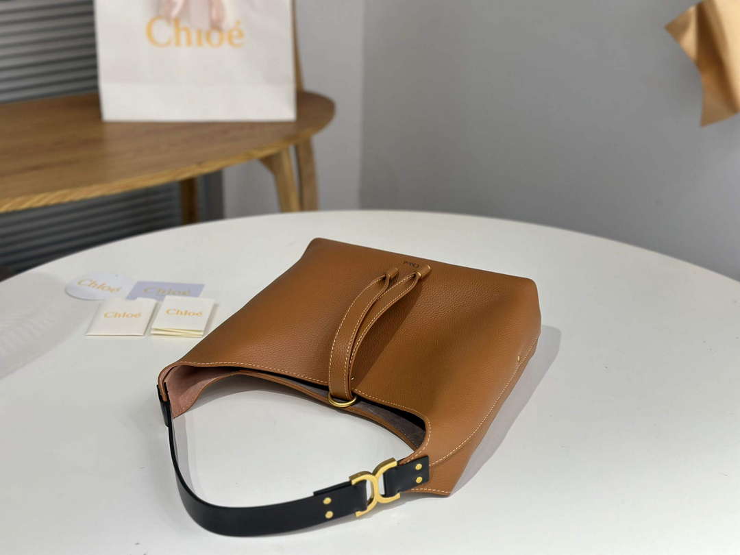Chlo¨¦ CHC24AS629I3125M Small Marcie Hobo Bag in grained leather Tan