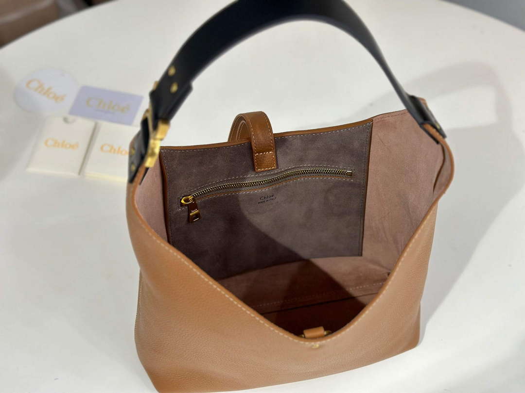 Chlo¨¦ CHC24AS629I3125M Small Marcie Hobo Bag in grained leather Tan