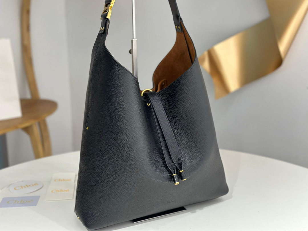 Chlo¨¦ CHC24SS630I31001 Marcie Hobo Bag in grained leather Black