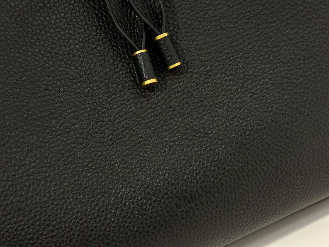Chlo¨¦ CHC24SS630I31001 Marcie Hobo Bag in grained leather Black
