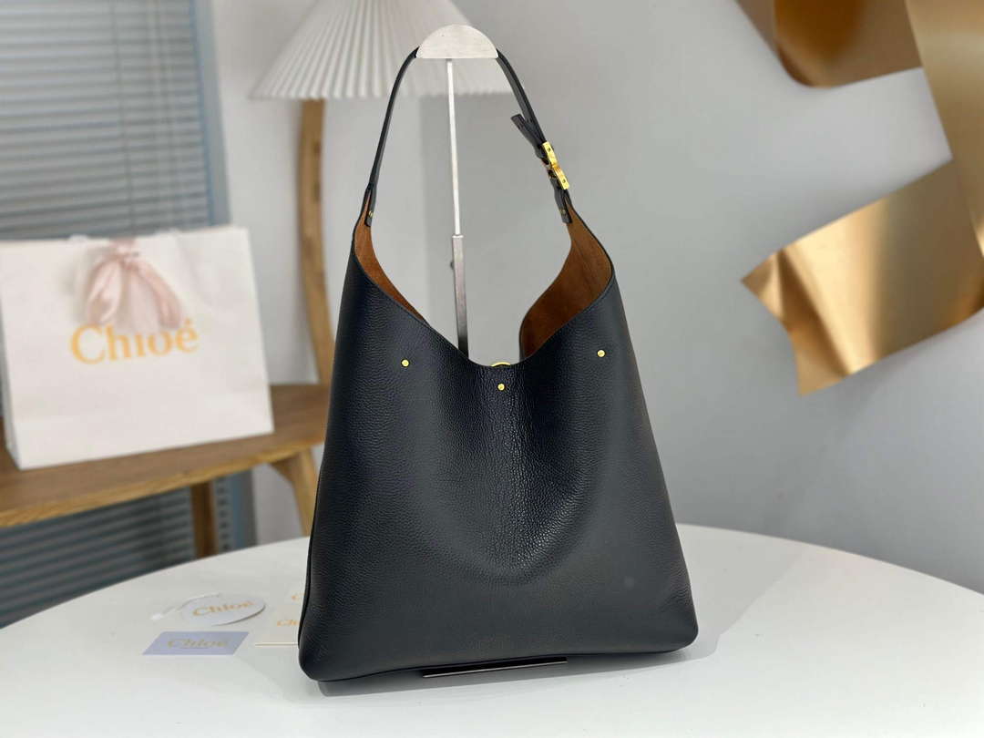 Chlo¨¦ CHC24SS630I31001 Marcie Hobo Bag in grained leather Black