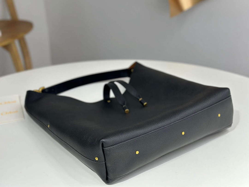 Chlo¨¦ CHC24SS630I31001 Marcie Hobo Bag in grained leather Black