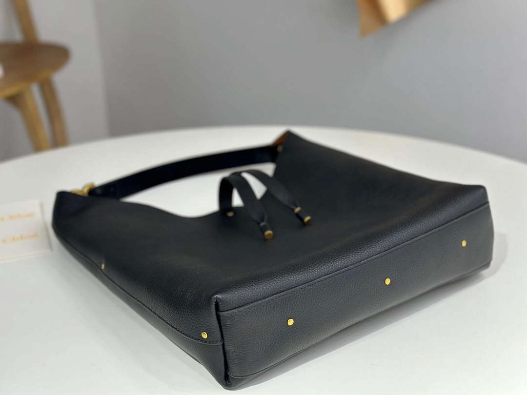 Chlo¨¦ CHC24SS630I31001 Marcie Hobo Bag in grained leather Black