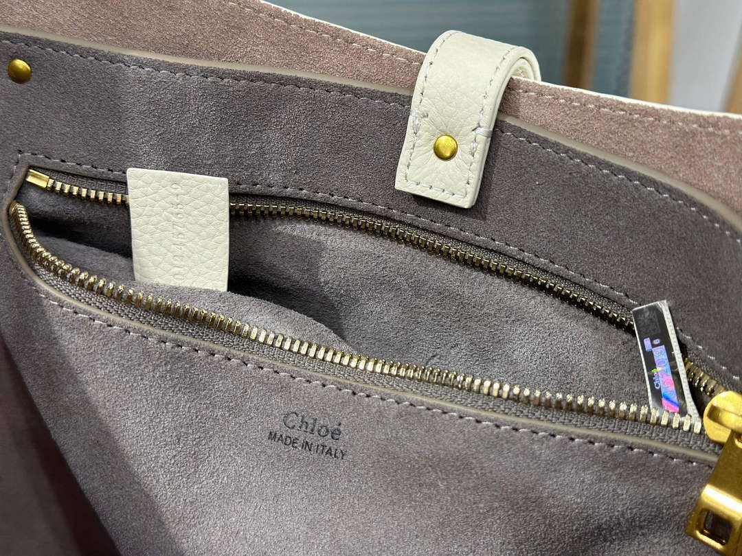 Chlo¨¦ CHC24SS630I3123W Marcie Hobo Bag in grained leather Misty Ivory