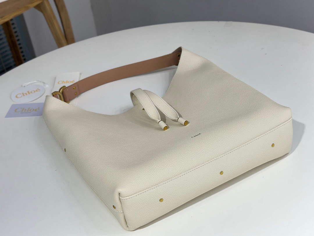 Chlo¨¦ CHC24SS630I3123W Marcie Hobo Bag in grained leather Misty Ivory