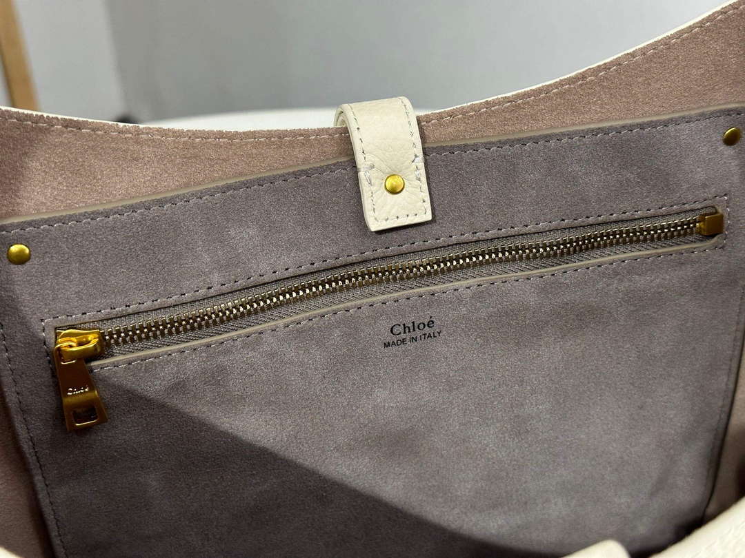 Chlo¨¦ CHC24SS630I3123W Marcie Hobo Bag in grained leather Misty Ivory