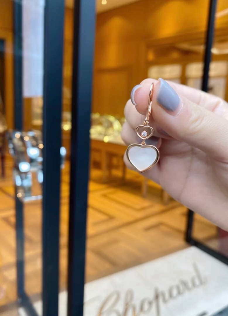 Chopard 2563CH083469 Rose Gold Earrings With Mother Of Pearl And Diamonds Heart C80019