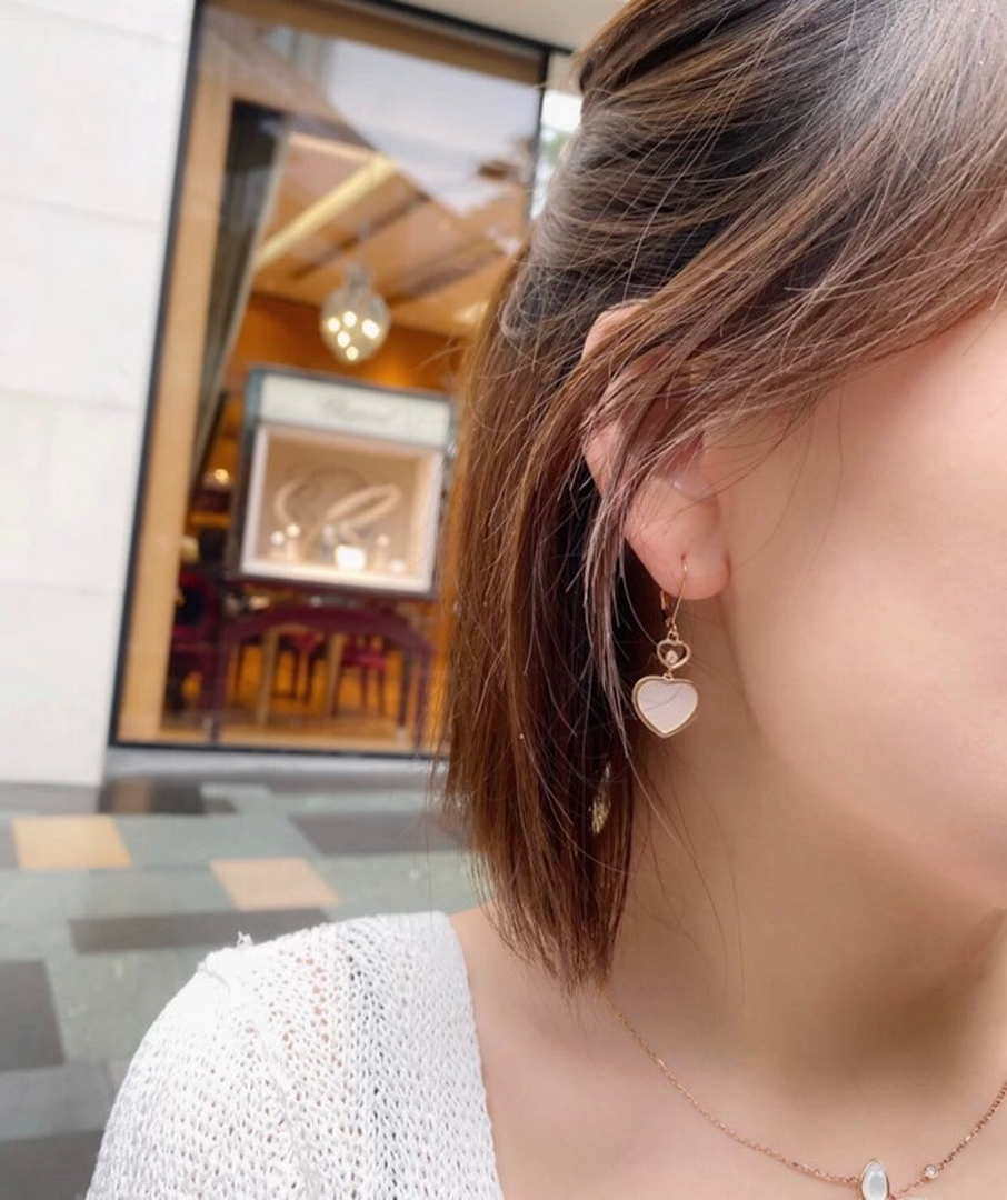 Chopard 2563CH083469 Rose Gold Earrings With Mother Of Pearl And Diamonds Heart C80019