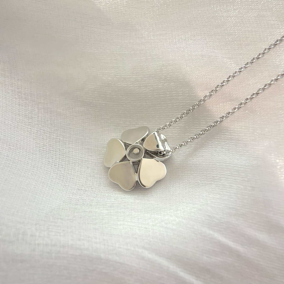 Chopard Happy Hearts Flowers 79A085-5301 Pendant ethical Rose Gold diamond