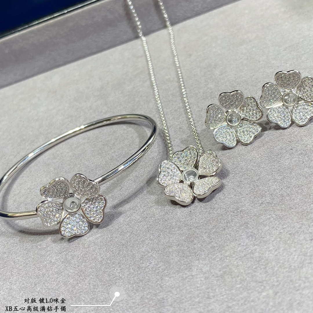 Chopard HAPPY Hearts Flowers Diamond Bracelet 85A085-1900 Silver