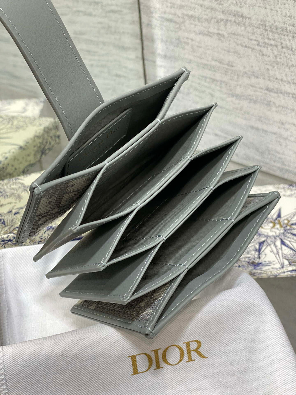 Dior 30 MONTAIGNE 5-Gate Card Holder Organ Card Holder S2058 Oblique Jacquard D0018